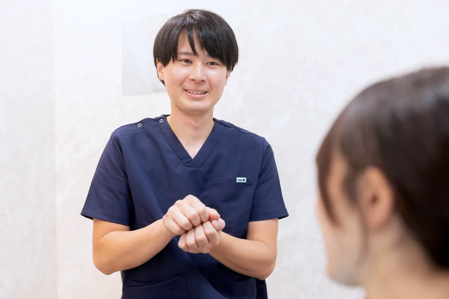 口元の見た目について相談にのる院長